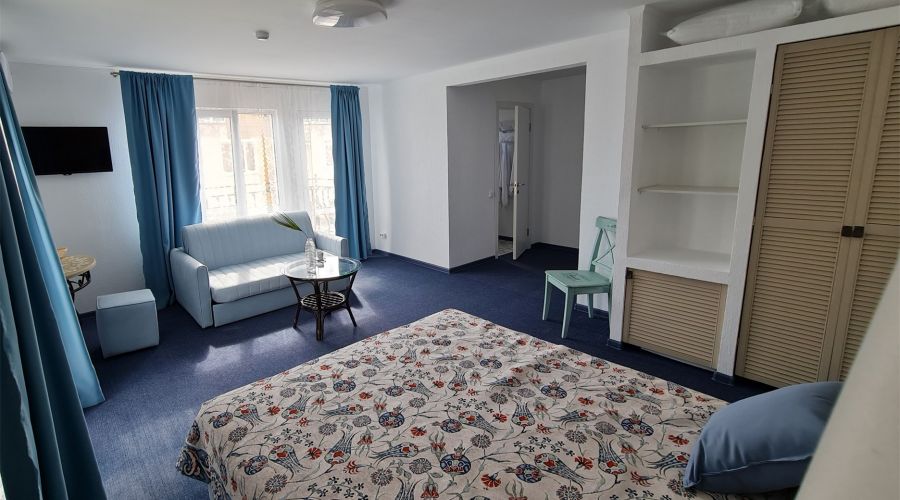 Семейный 3-местный с балконом